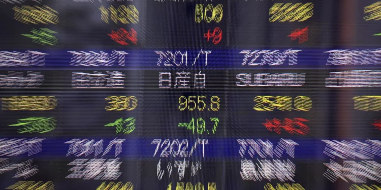 Bolsa de Tóquio fecha a perder 1,2%