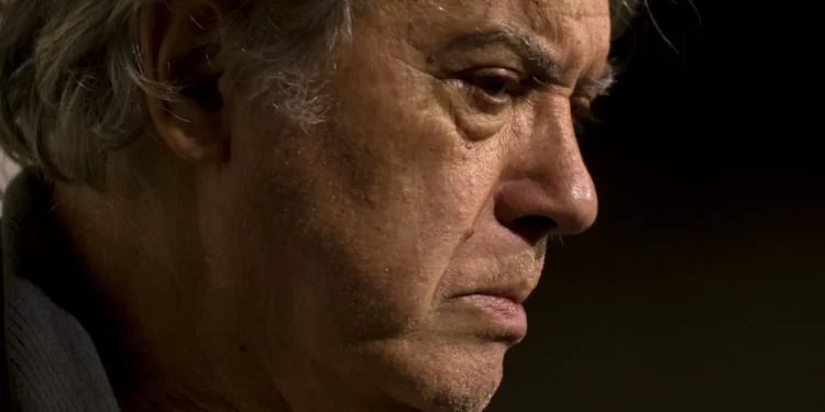 Virgílio Castelo em palco, no Porto, com peça “Sul” sobre migrações