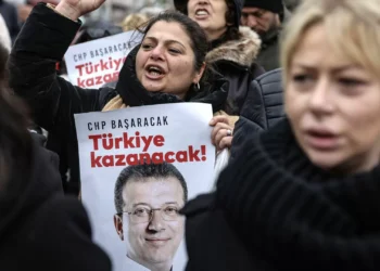 Turquia em ebulição. Polícia detém autarca de Istambul e principal rival de Erdogan