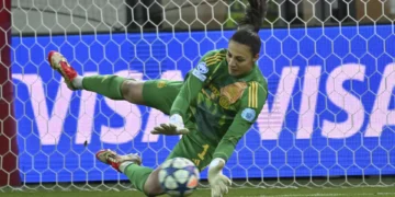 Guarda-redes do Bayern regressa à titularidade após diagnóstico de tumor