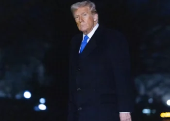 Cientista francês impedido de entrar nos EUA por mensagens críticas a Trump