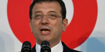 Prefeito detido de Istambul, principal opositor de Erdogan, é designado candidato à presidência da Turquia