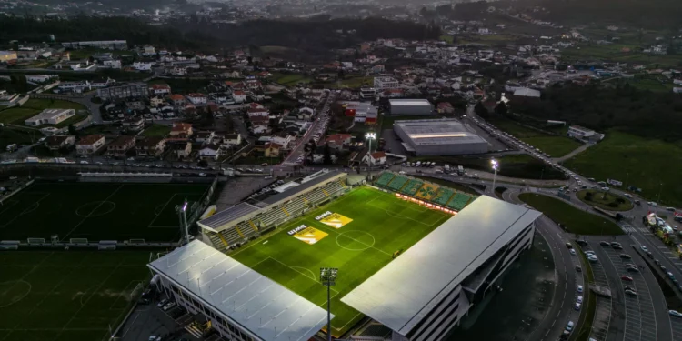 Dois estreantes disputam liderança do Paços de Ferreira