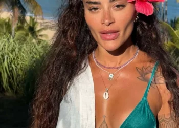 Atriz Aline Campos submetida a cirurgia por causa de HPV