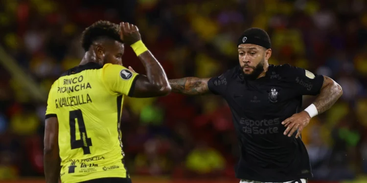 Corinthians: Ramón Díaz confirma discussão entre Gustavo Henrique e Memphis