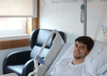 Daniel Bragança deixou hospital e voltou para casa… em clima de festa