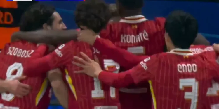 Entrar em campo e marcar. Elliot resolveu assim o triunfo do Liverpool