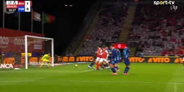 Pelo buraco da agulha. Ricardo Horta surpreende Diogo Costa