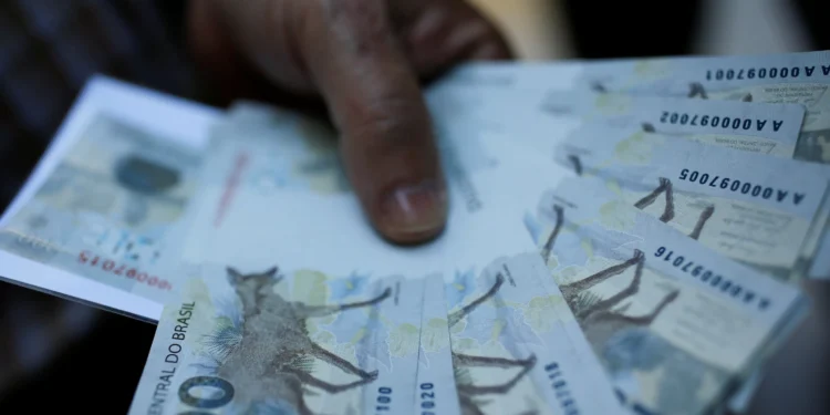 Bolsas dos EUA fecham em alta forte com impulso de Nvidia e Tesla