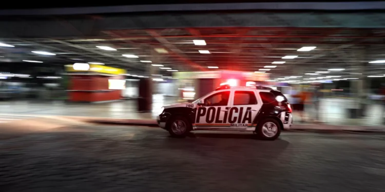 Doze mortos em confronto com a polícia em bairro de Salvador no Brasil