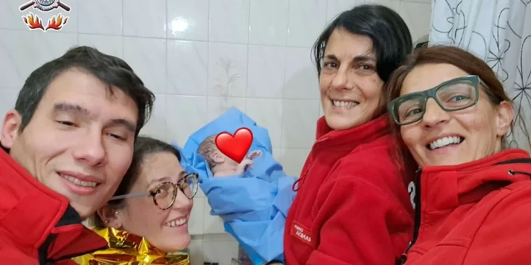Em “noite caótica”, bombeiros ajudaram a bebé Carminho a nascer
