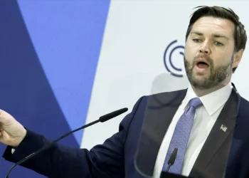 JD Vance reduz planos de visita polémica à Gronelândia