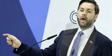 JD Vance reduz planos de visita polémica à Gronelândia