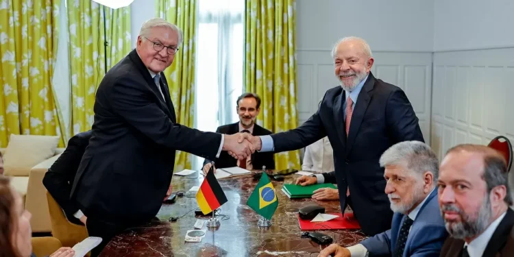 Lula se reúne com presidente da Alemanha e candidata do Equador durante visita ao Uruguai