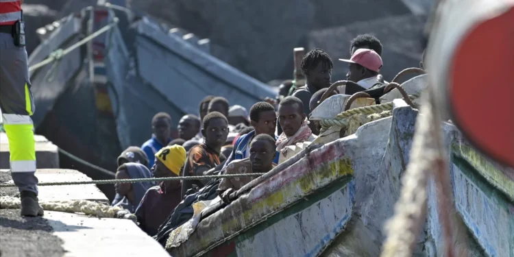 Autoridades espanholas resgataram mais duas embarcações com 142 migrantes junto às Canárias