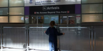 Mulher picada por escorpião ao recuperar malas no Aeroporto de Boston