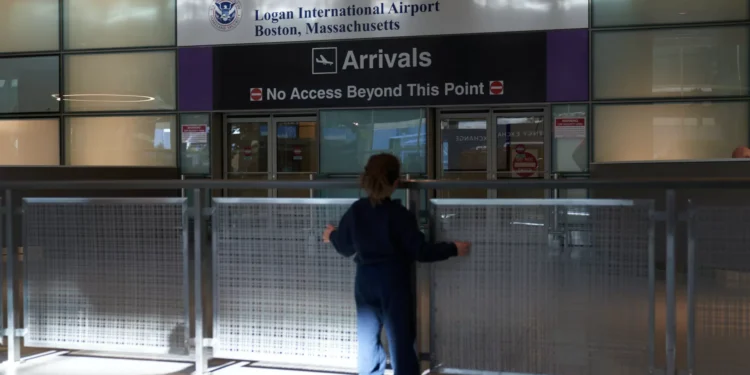 Mulher picada por escorpião ao recuperar malas no Aeroporto de Boston