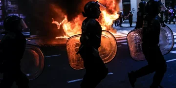 Governo argentino denuncia envolvidos em protesto de aposentados por sedição e associação Ilícita