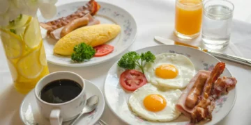 O erro ao pequeno-almoço que o deixa cheio de fome a seguir