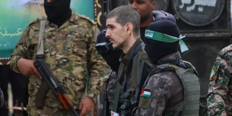 EUA negociam direto com Hamas para libertação de reféns e quebram tradição