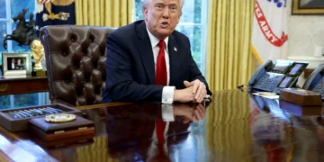 Trump responsabiliza conselheiro de segurança por planos de guerra em chat