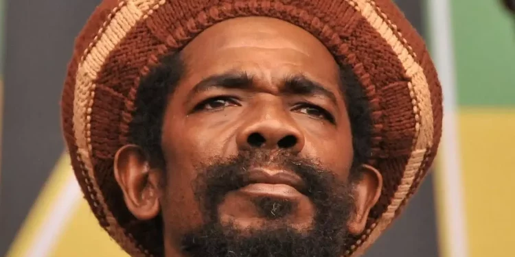 Morre o cantor Cocoa Tea, ícone do reggae, aos 65 anos