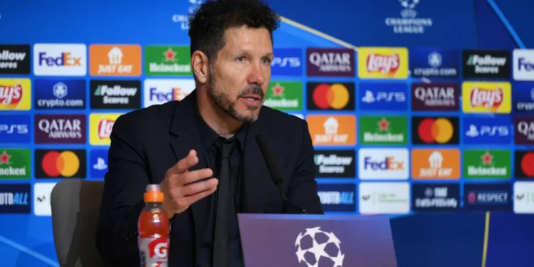 Simeone ataca decisão polémica que decidiu dérbi: “A bola nem mexe…”