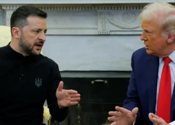 Aliados de Trump pressionam Zelensky a mudar abordagem ou renunciar