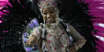 Escola de samba Beija-Flor leva o título no Carnaval do Rio de Janeiro