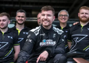 Youtuber Mr. Beast conduz Fórmula E e… termina contra um muro