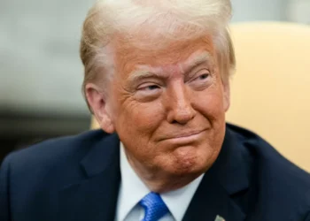 Mais de metade dos alemães e dos britânicos consideram Trump “ditador”