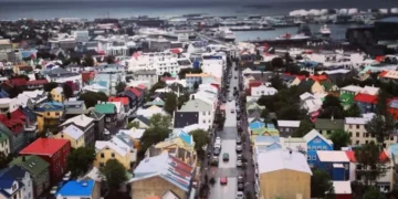 Islândia. Ministra demite-se após revelar que engravidou de adolescente