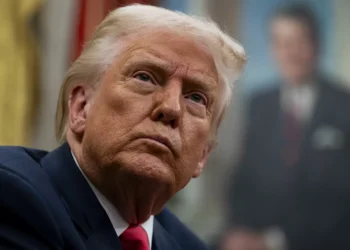 Governo de Trump obrigado a readmitir milhares de funcionários demitidos