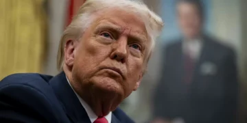 Governo de Trump obrigado a readmitir milhares de funcionários demitidos