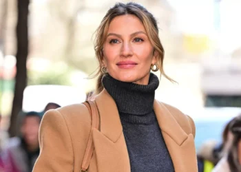Há fotos! Gisele Bündchen vista pela 1.ª vez em passeio de família