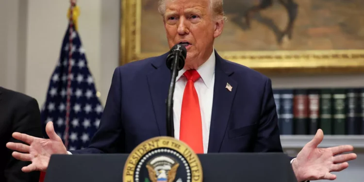 Trump ameaça cortar fundos a escolas que permitam manifestações ilegais