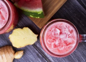 Sumo de melancia e gengibre para combater aqueles quilinhos a mais