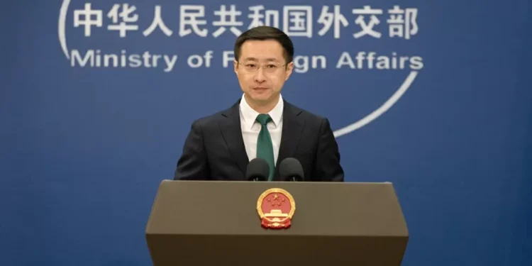 China e União Europeia retaliam tarifas dos Estados Unidos e agravam guerra comercial