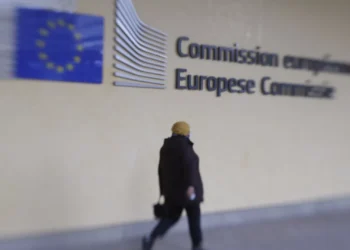 Bruxelas multa 15 ‘gigantes’ de automóveis em 458 milhões de euros