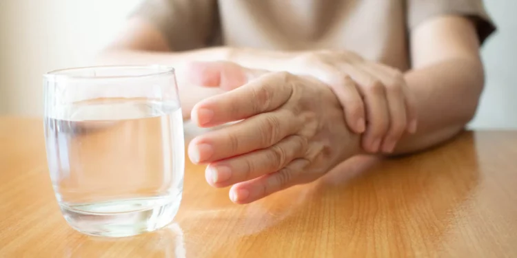 Parkinson. SNS alerta para sintomas e também medicamentos “que ajudam”