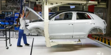 Produção automóvel nacional recua 15% até março para 81.246 veículos