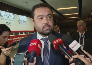 Castro critica entrada de armas no Rio durante evento de segurança