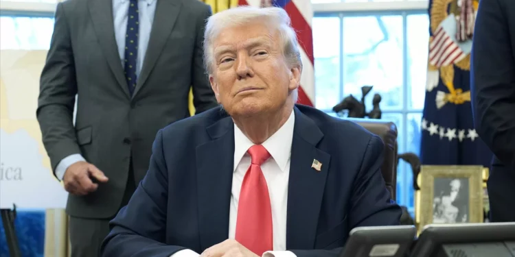 “Agora é altura de comprar”. Democratas acusam Trump de manipular mercados