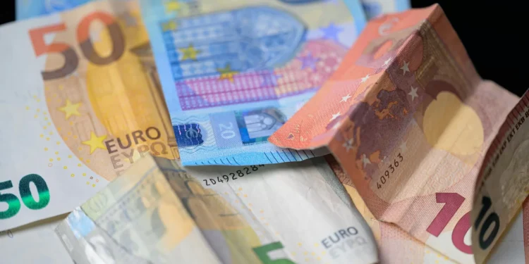 BCE estima que euro digital substitua cinco em cada 10 euros em dinheiro