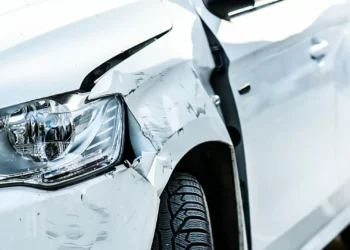 Cuidado! Podem estar a vender cá carros com roupa no lugar de airbags