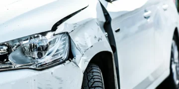 Cuidado! Podem estar a vender cá carros com roupa no lugar de airbags