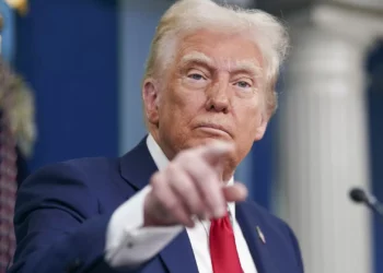 Trump demite diretor da Agência de Segurança Nacional