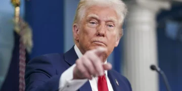 Trump demite diretor da Agência de Segurança Nacional