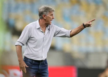 No “adeus” ao Nabizão, Bragantino vence Cruzeiro com erro de Cássio