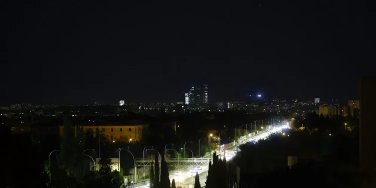 Governo espanhol declara estado de emergência após apagão geral